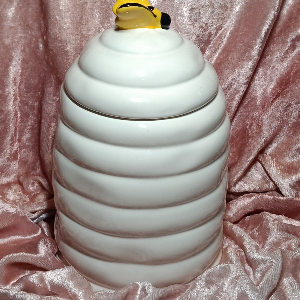 Rae Dunn Bee Hive Large Canister 'Bee Kind' Gem